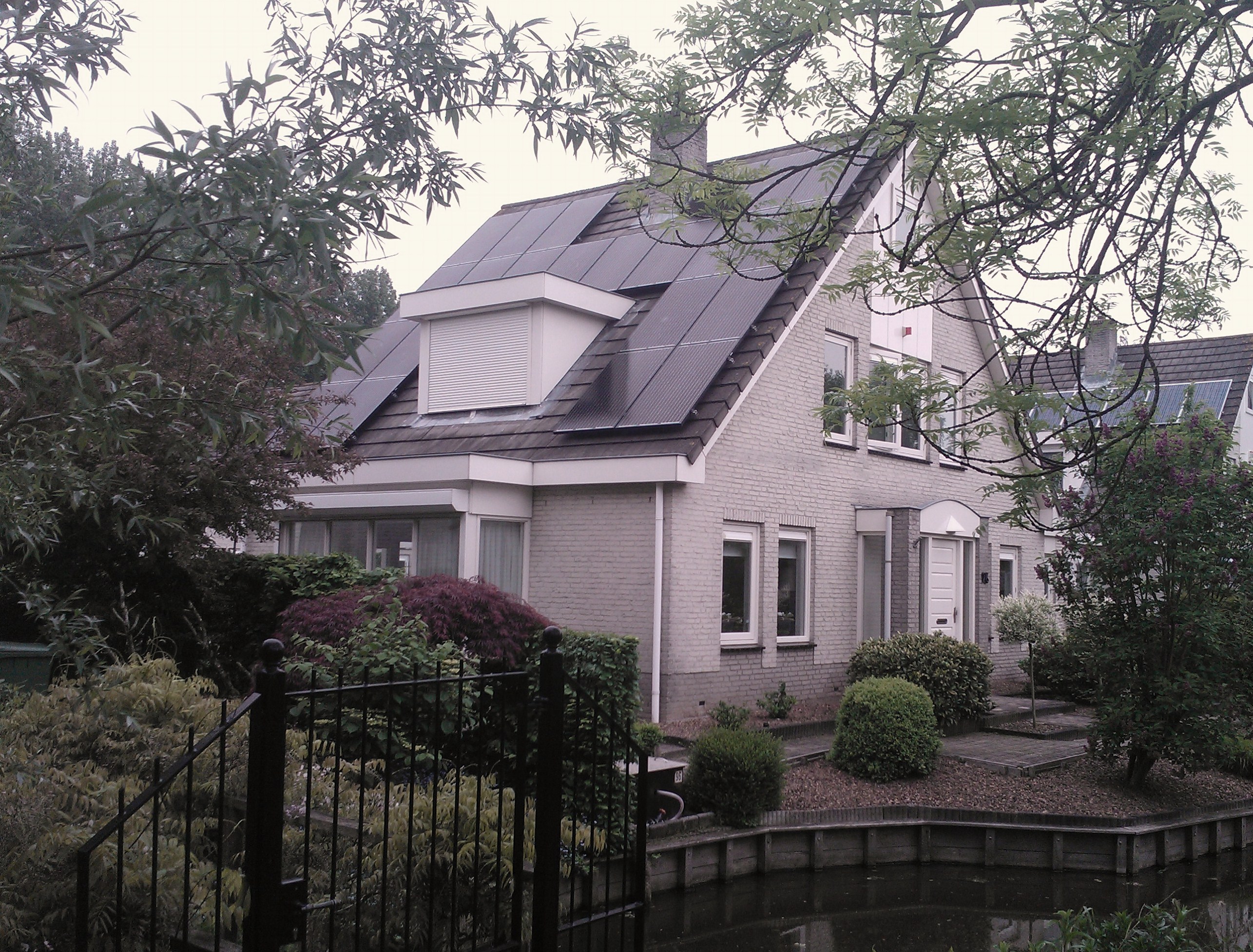 22 full black mono zonnepanelen op woning in Woerden