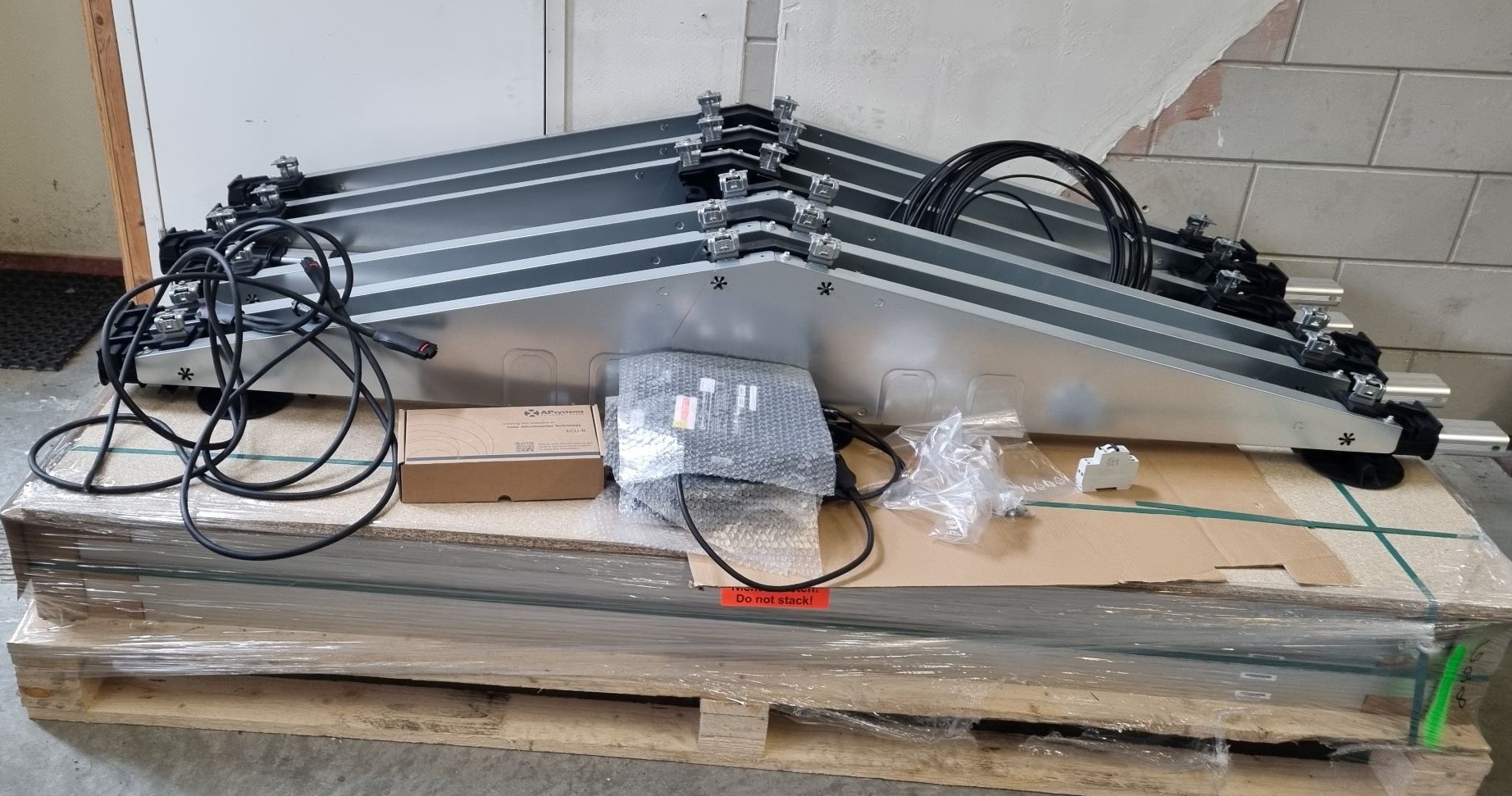 Gefelictiteerd met uw zonnepanelen JA Solar 460Wp zonnepanelen Met APsytems DS3 omvormers